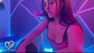 Le chupo la polla a mi Roomie mientras juega a la Playstation con los amigos