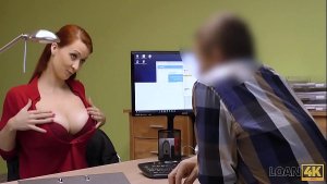 LOAN4K. Tette ipnotiche per il manager dell’ufficio crediti