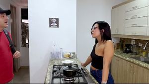 Visito a mi amigo y acabo follando con su hijastra Kylei Ellish a escondidas de el