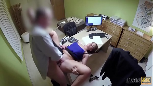 LOAN4K. Blonde vient a lagence de pret et a le sexe sauvage pour de l’argent
