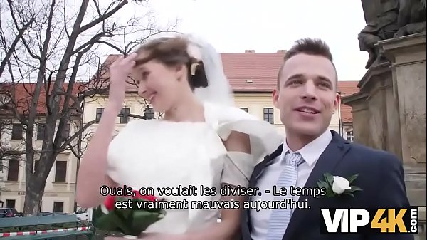 VIP4K. Beauté en robe de mariée suce une bite d’étrangers et se fait baiser
