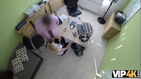 VIP4K. La blonde ange Katy Rose passe volontiers le sale casting de son gestionnaire de crédit